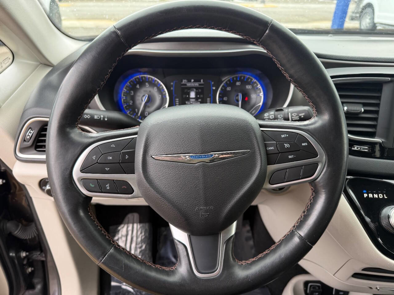 Used 2020 Chrysler Pacifica Touring-L FWD image 14