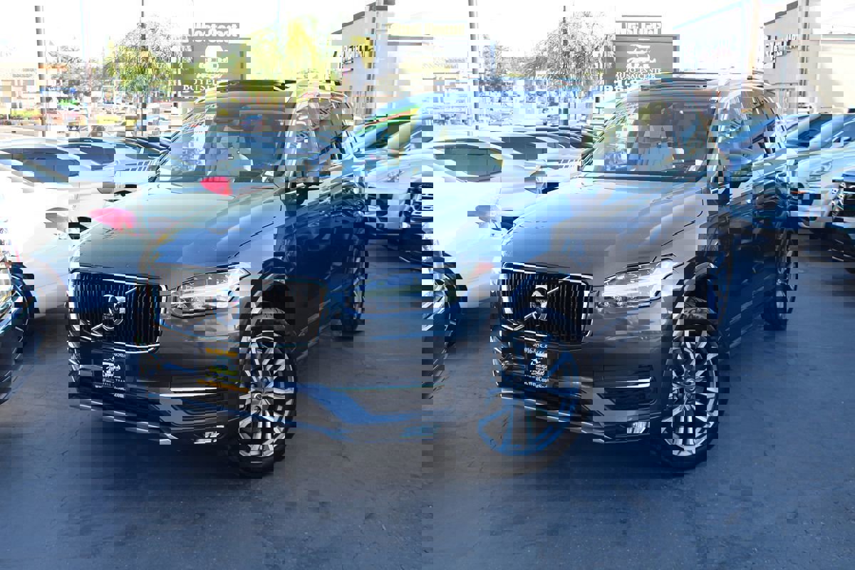 Used 2017 Volvo XC90 T6 Momentum w/ Vision Package image 46