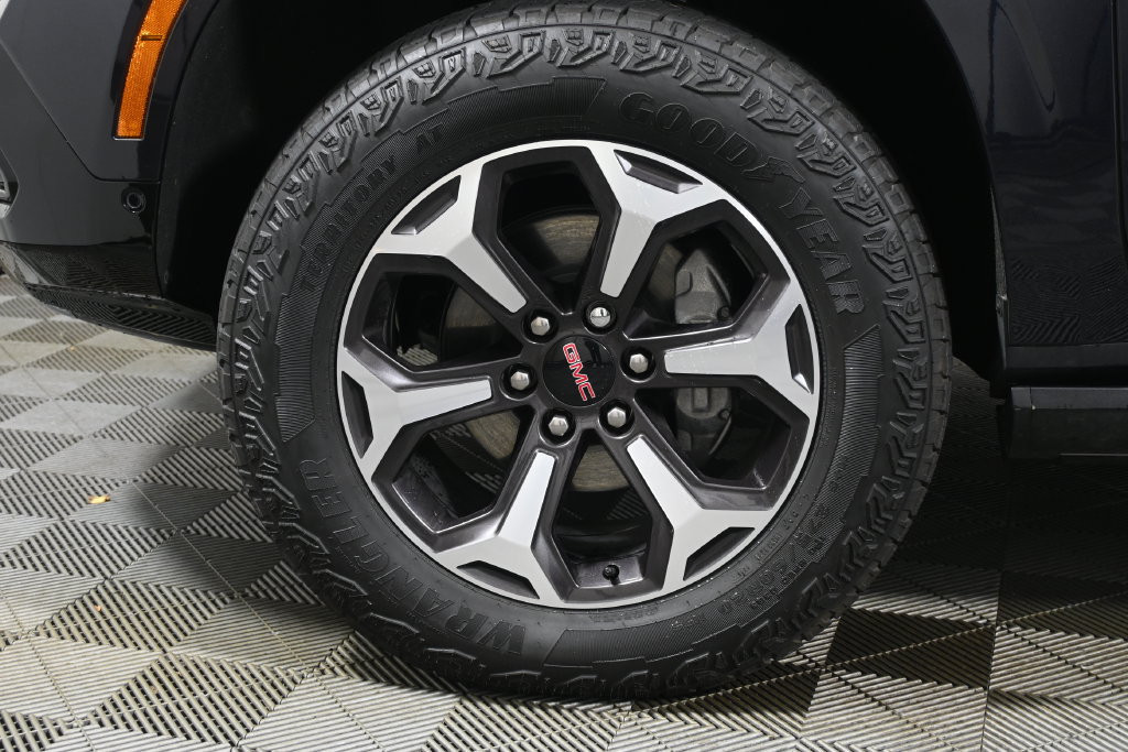 Used 2025 GMC Yukon AT4 Ultimate w/ LPO, Floor Liner Package AWD/4WD image 12