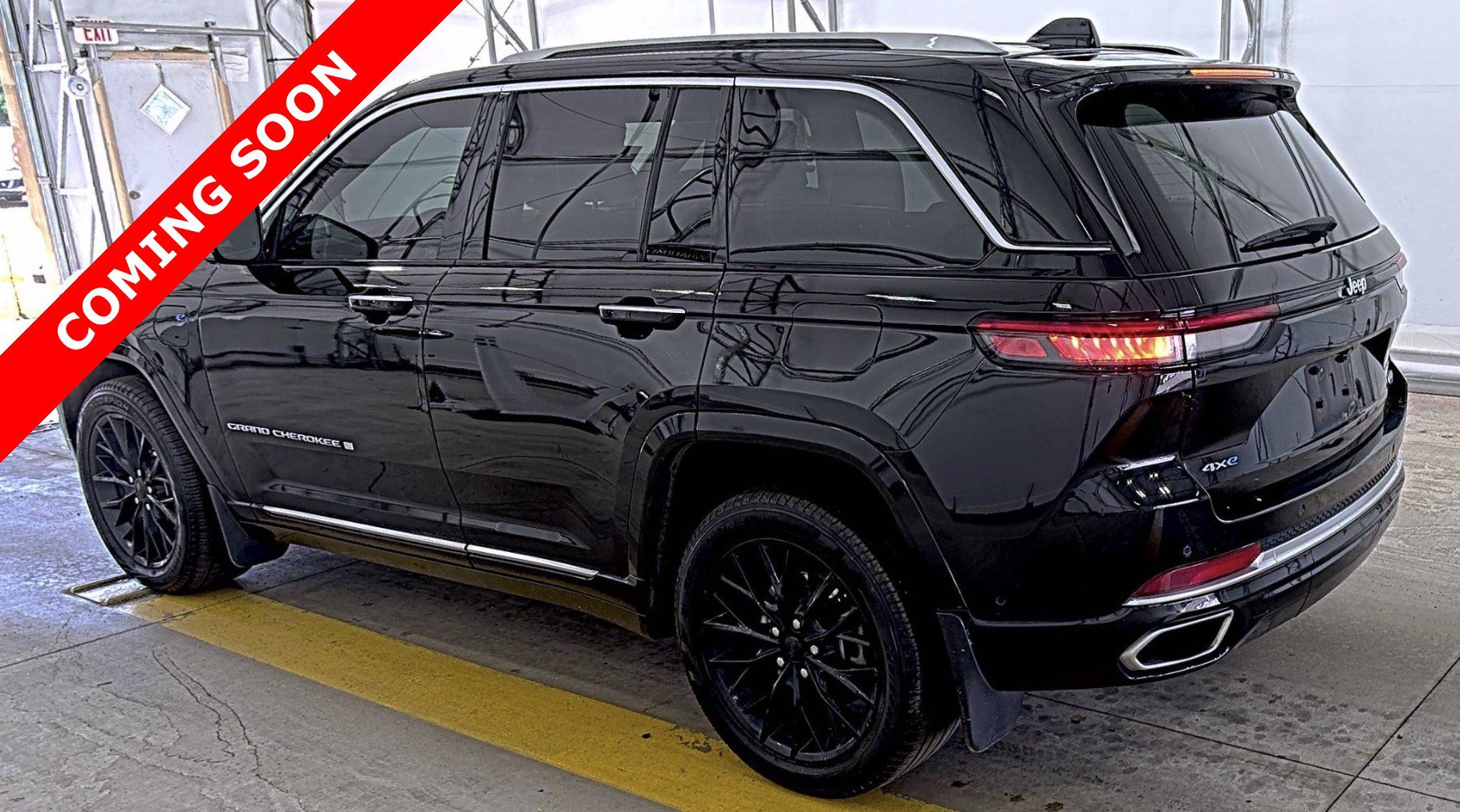 Used 2023 Jeep Grand Cherokee Summit w/ MOPAR Finishing Package AWD/4WD image 5