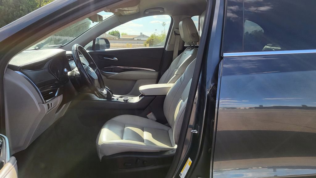 Used 2020 Cadillac XT4 Luxury w/ Cold Weather Package image 24