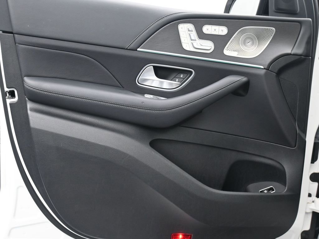 Used 2022 Mercedes-Benz GLS 450 4MATIC image 9