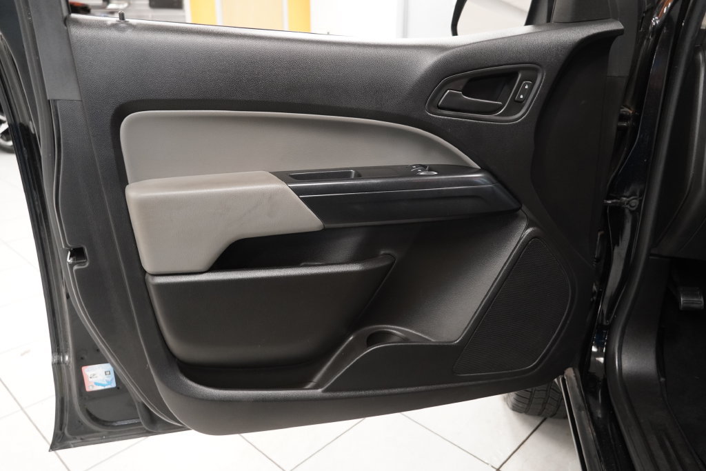Used 2019 Chevrolet Colorado W/T AWD/4WD image 16