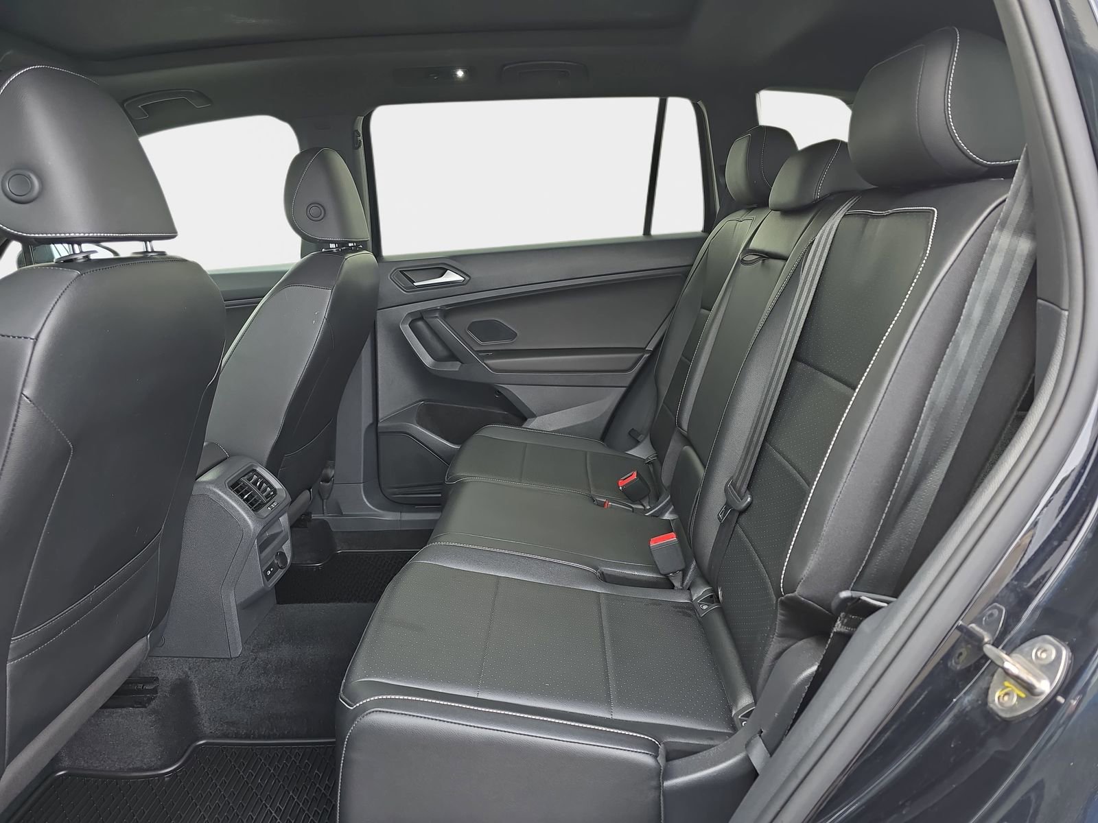 Used 2021 Volkswagen Tiguan SE R-Line image 17