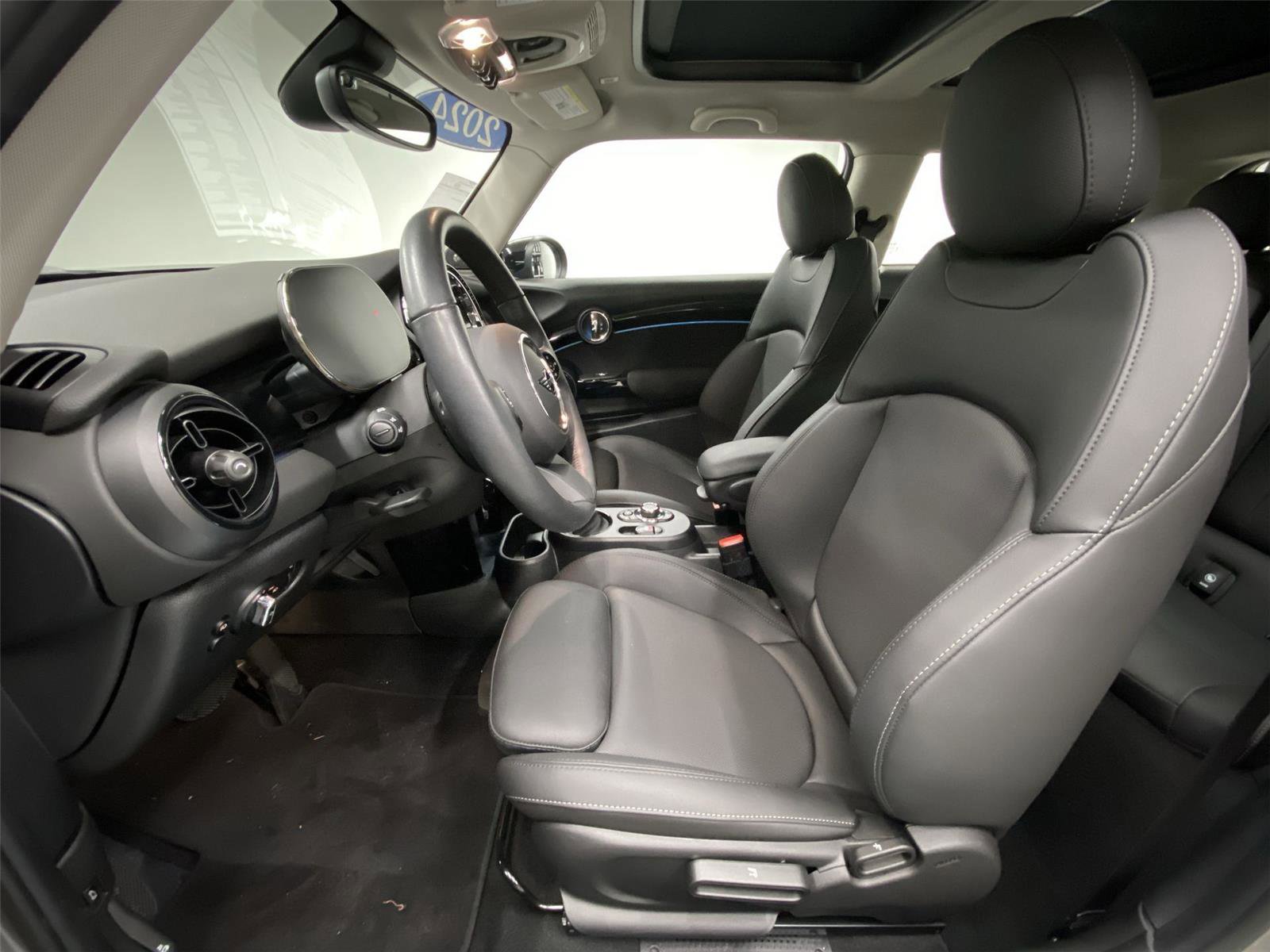 Certified 2024 MINI Cooper SE image 17
