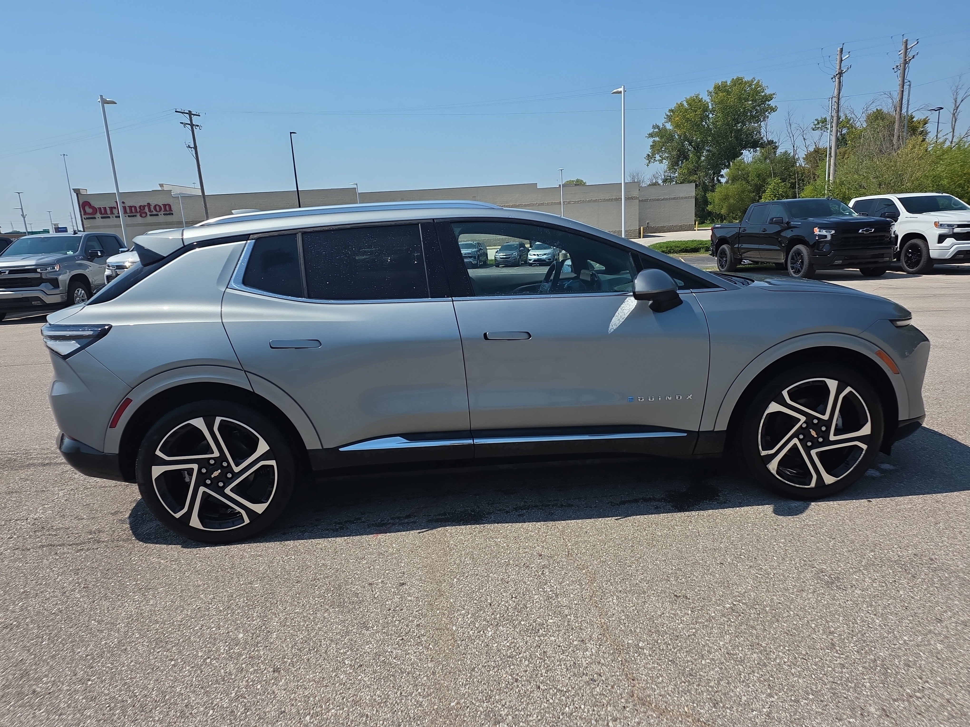 Used 2024 Chevrolet Equinox EV LT FWD image 3