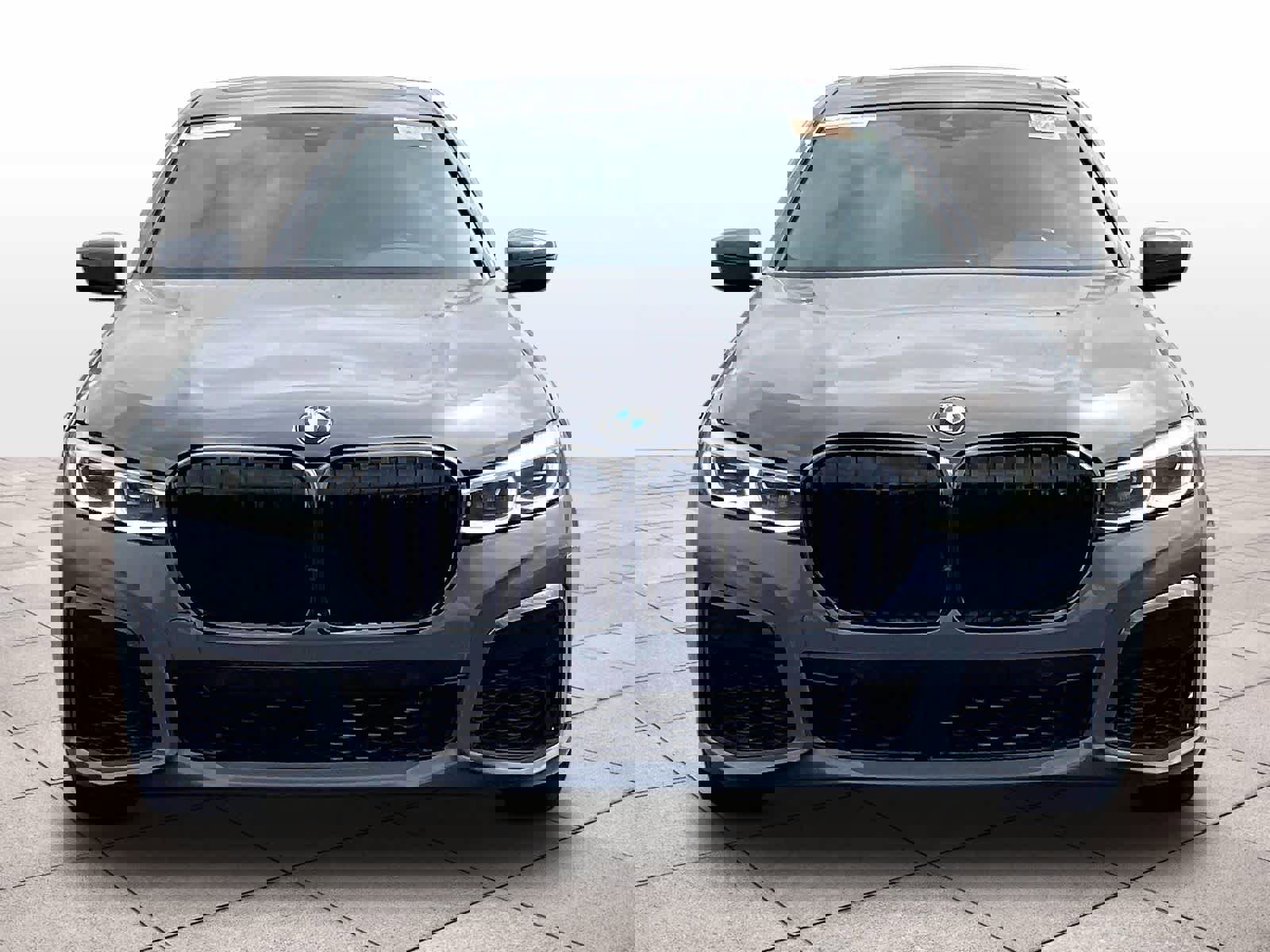 Used 2022 BMW 740i w/ M Sport Package RWD image 3