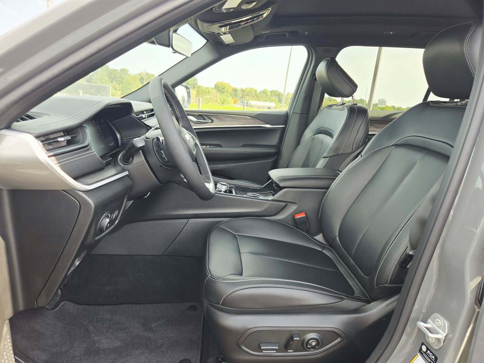 New 2027 Jeep Grand Cherokee L Limited AWD/4WD image 13