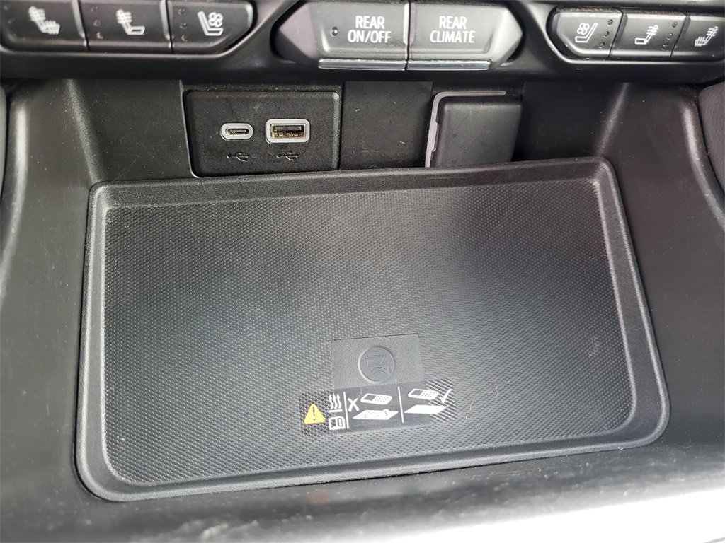 Used 2023 Chevrolet Suburban Premier image 27