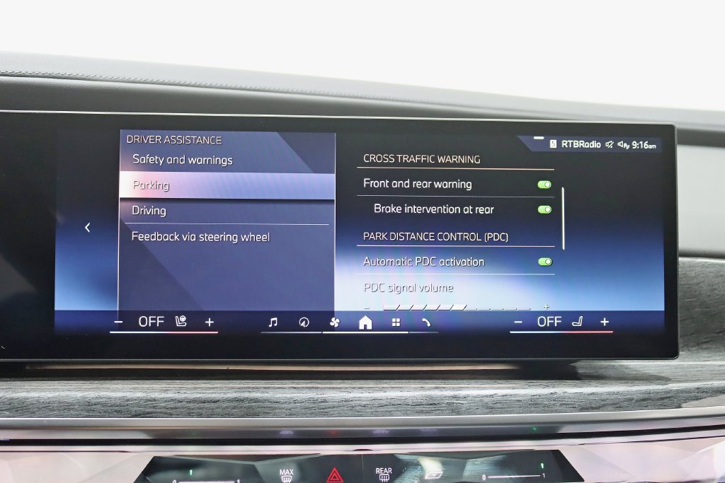Used 2023 BMW 760i xDrive AWD/4WD image 25