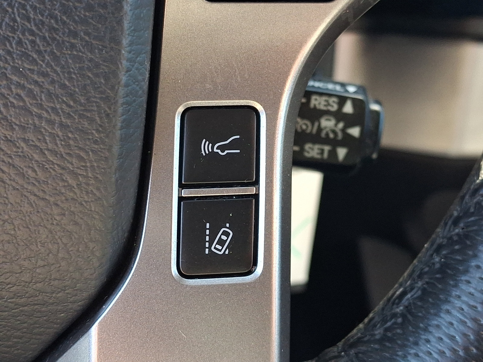 Used 2018 Toyota Tacoma SR5 AWD/4WD image 24