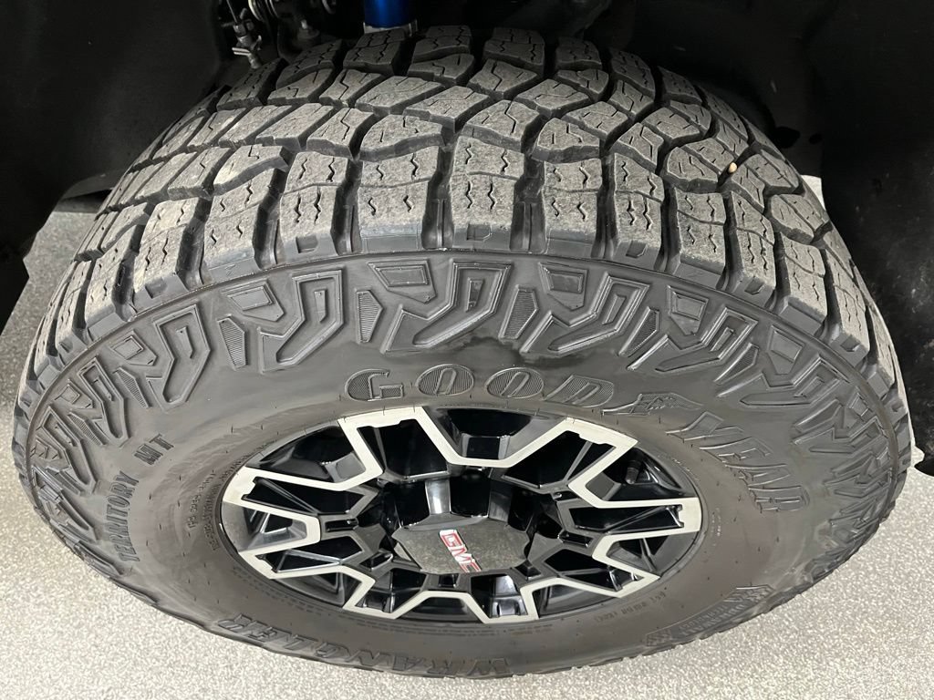 Used 2024 GMC Sierra 2500 AT4X AWD/4WD image 18