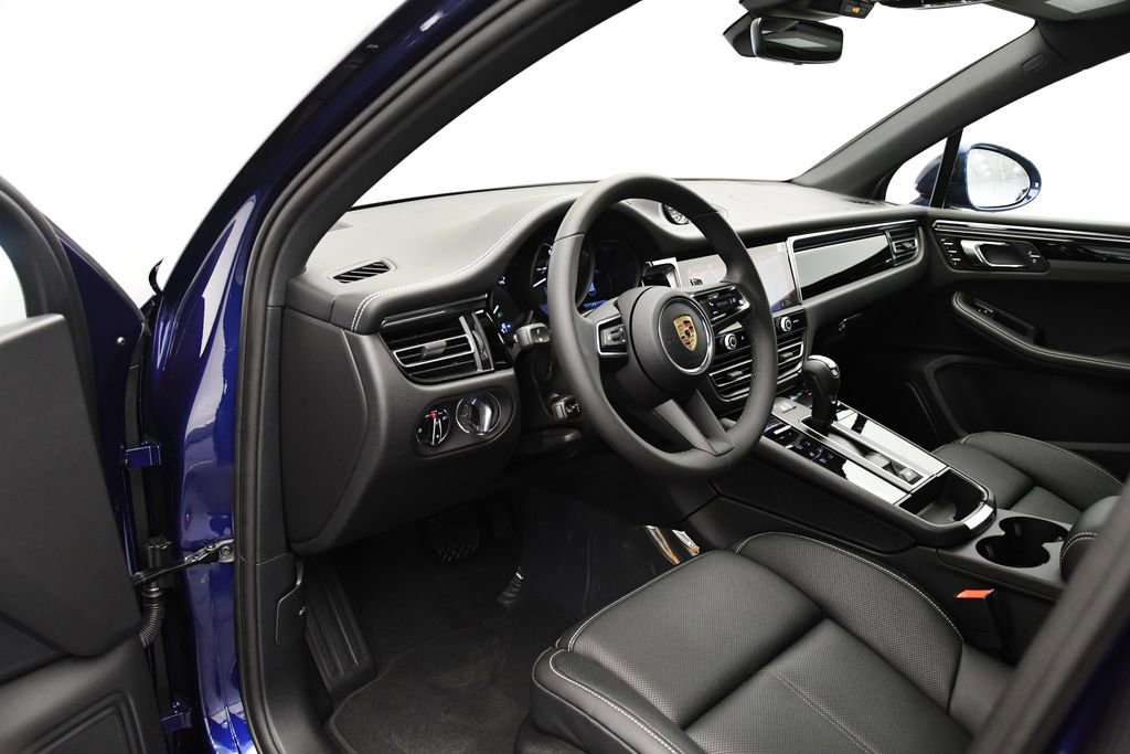 Certified 2025 Porsche Macan image 40