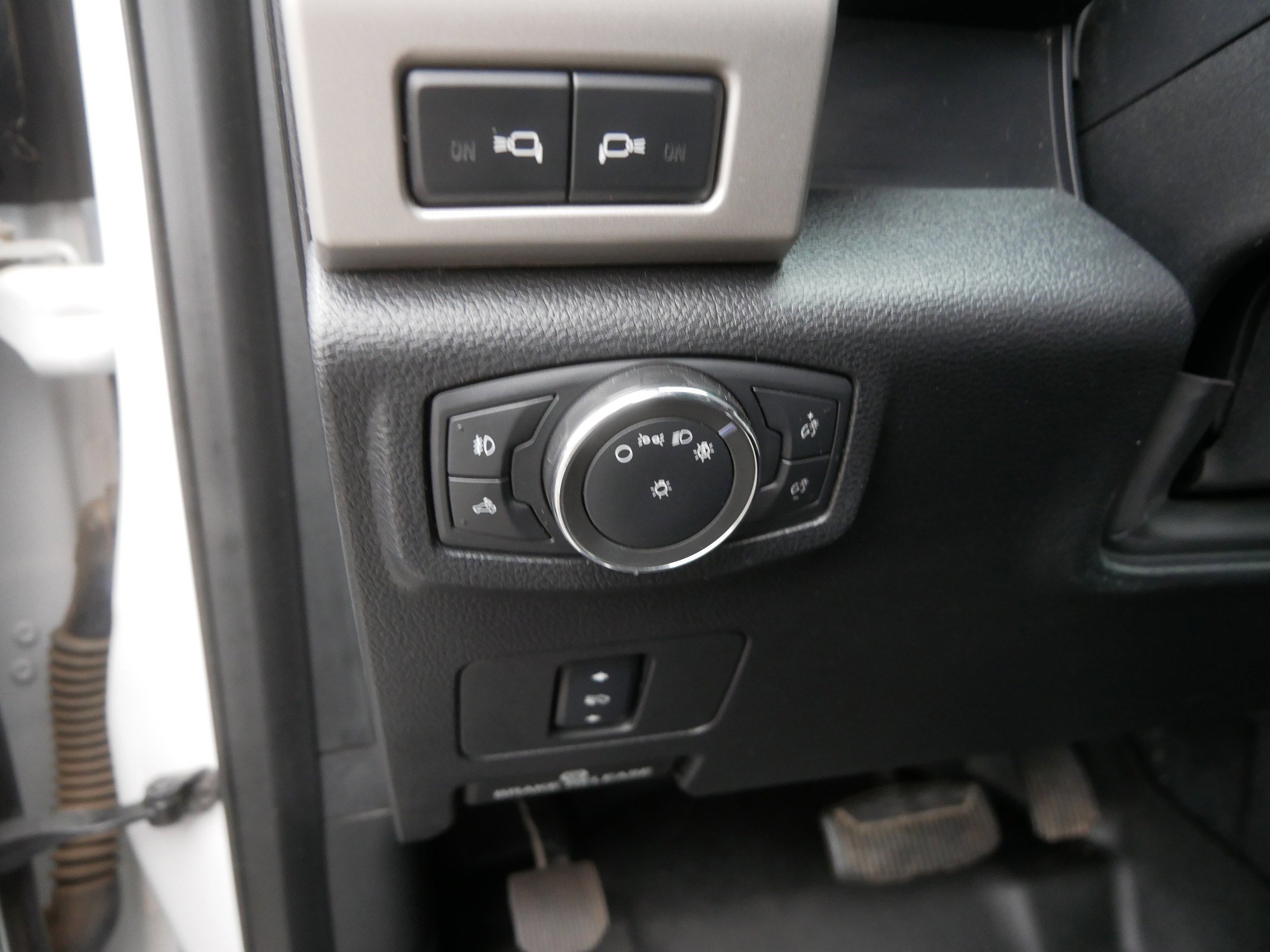 Used 2017 Ford F350 Lariat w/ Chrome Package AWD/4WD image 23