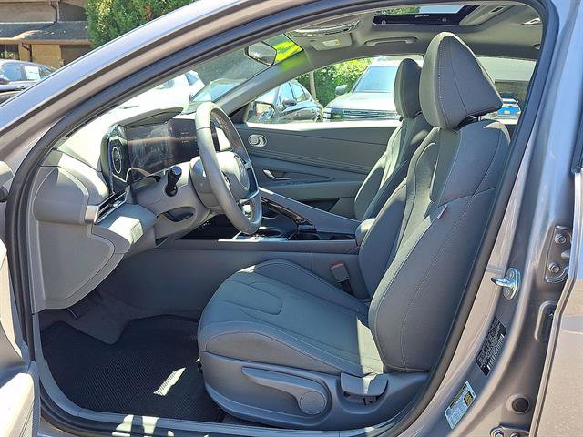 Certified 2025 Hyundai Elantra SEL FWD image 11