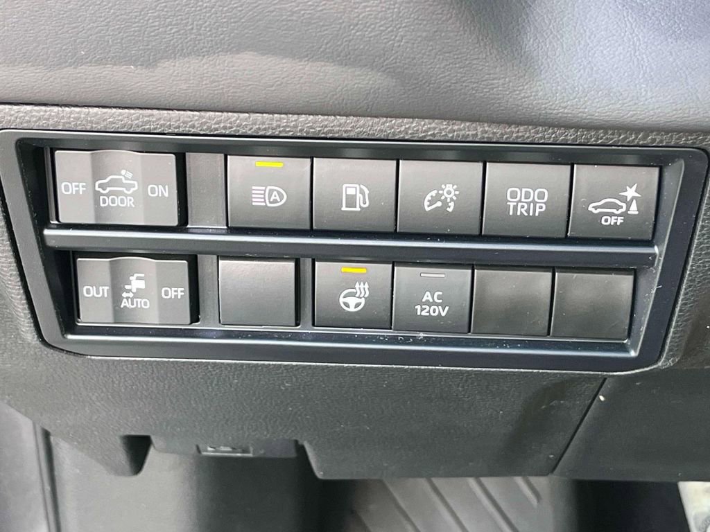 Used 2023 Toyota Tundra Platinum image 30