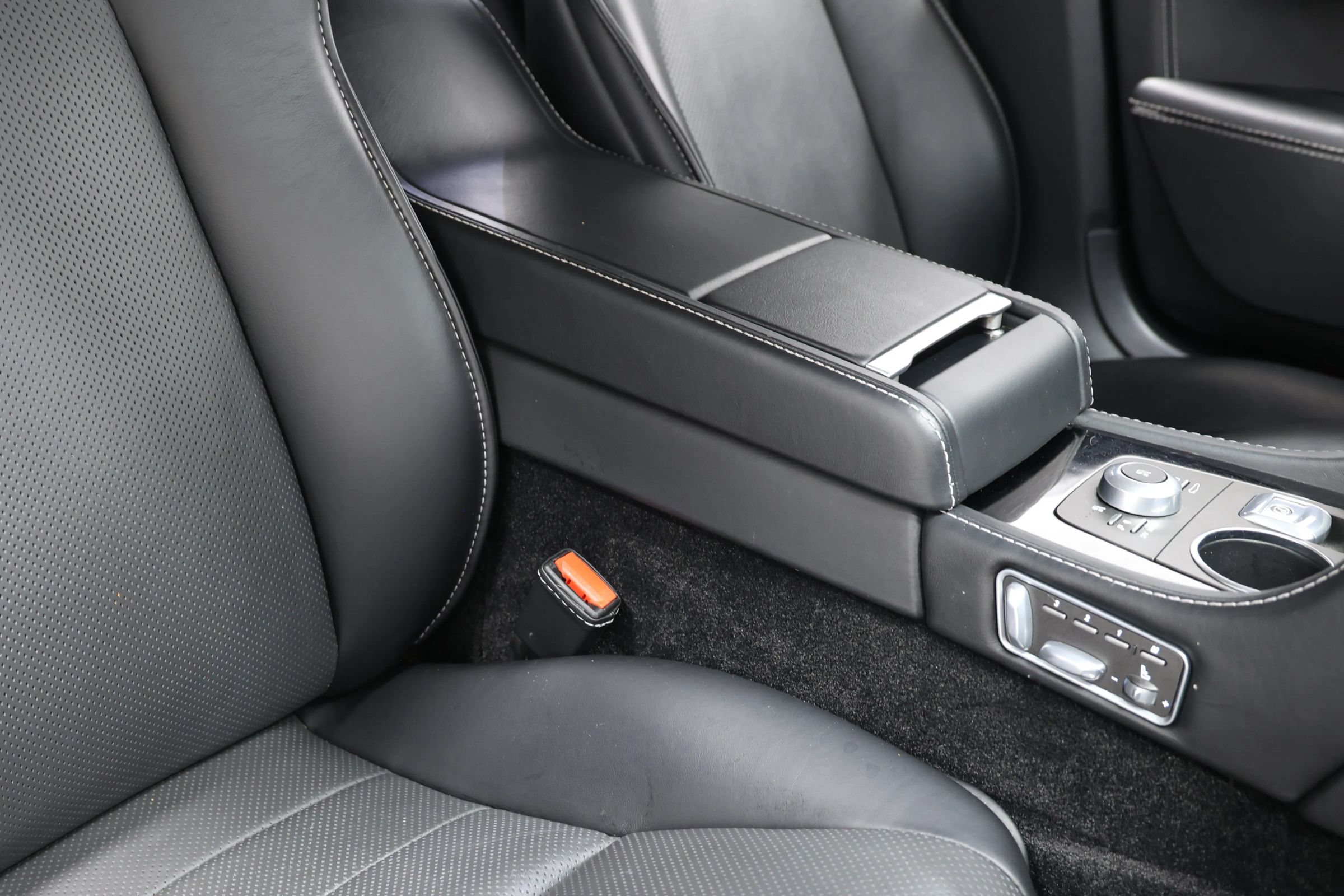 Used 2014 Aston Martin Rapide S RWD image 70