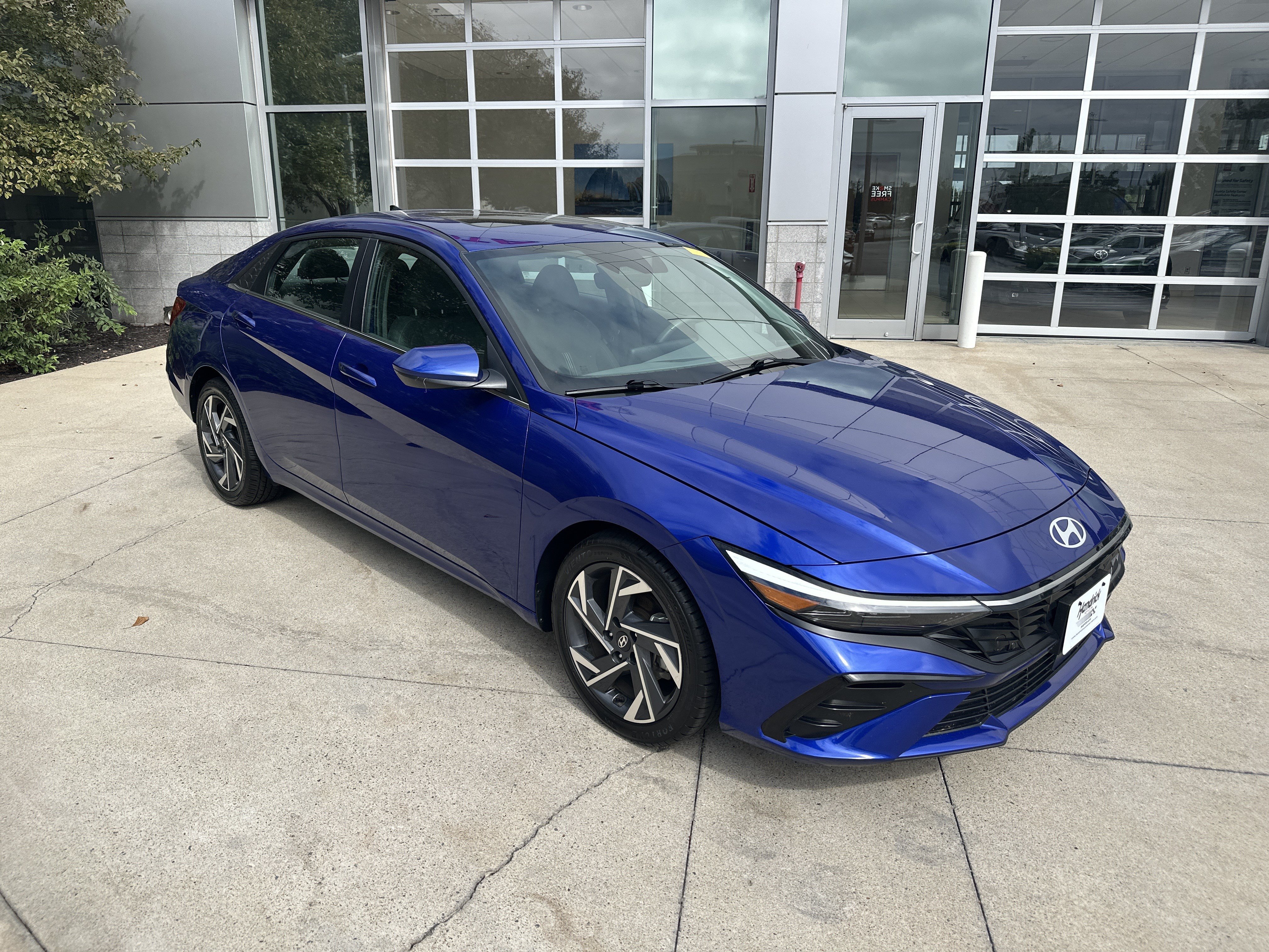 Used 2025 Hyundai Elantra SEL FWD image 2
