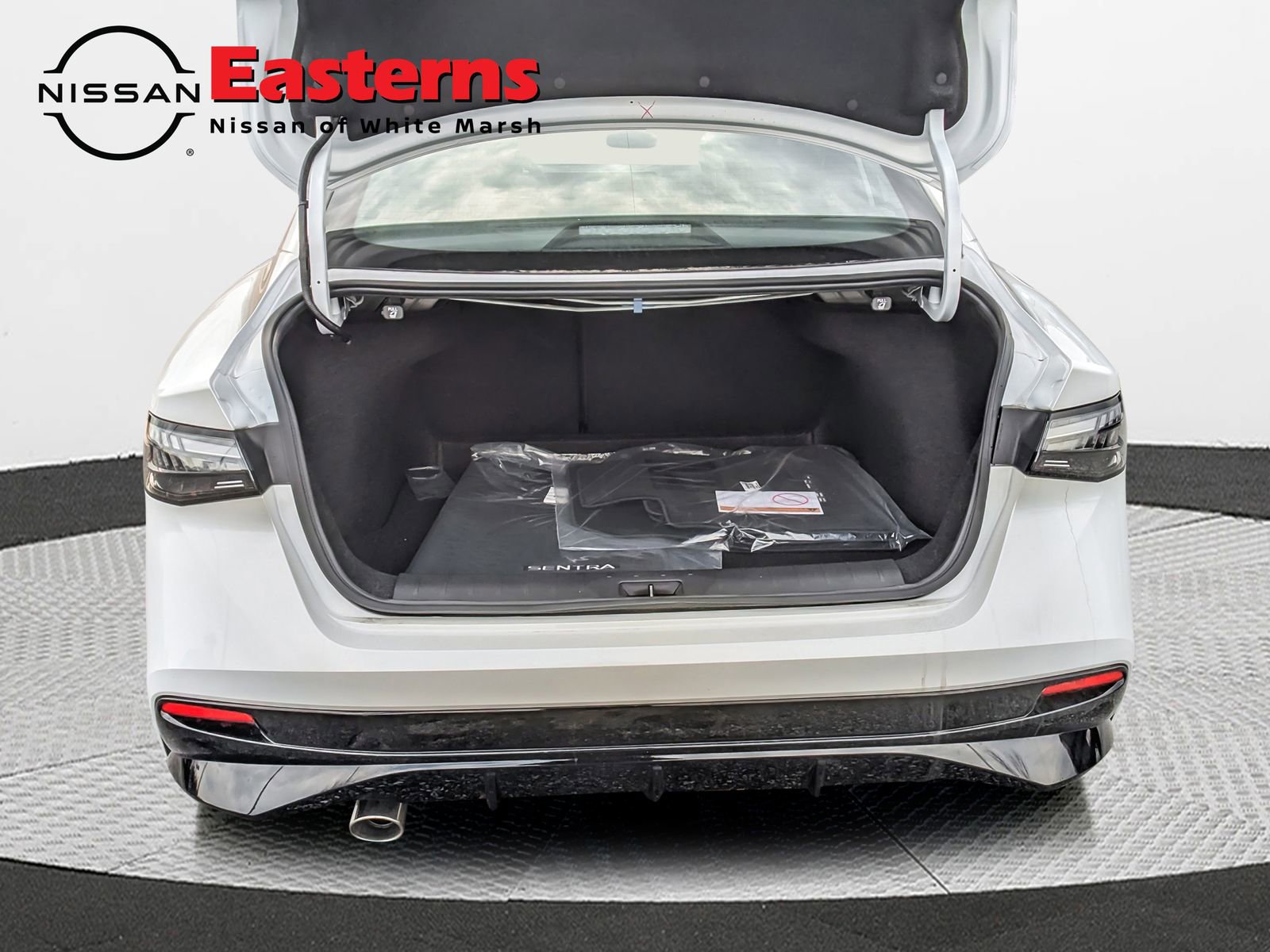 New 2026 Nissan Sentra SR w/ Floor Mat Package FWD image 10