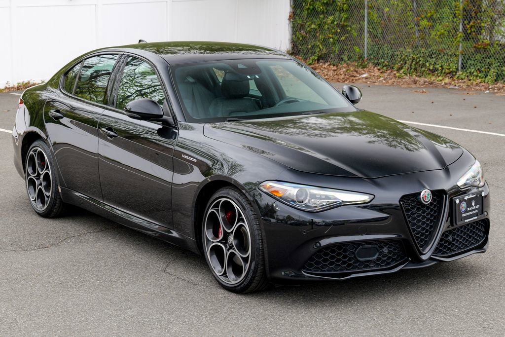 Used 2022 Alfa Romeo Giulia Veloce AWD/4WD image 9