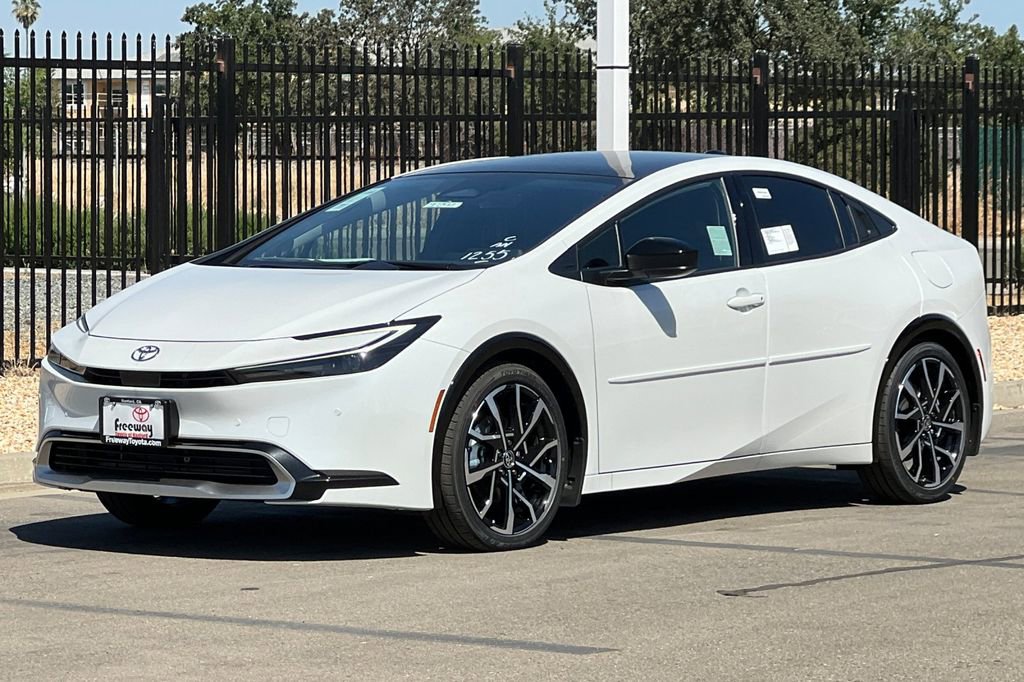 New 2026 Toyota Prius Plug-In Hybrid FWD image 8