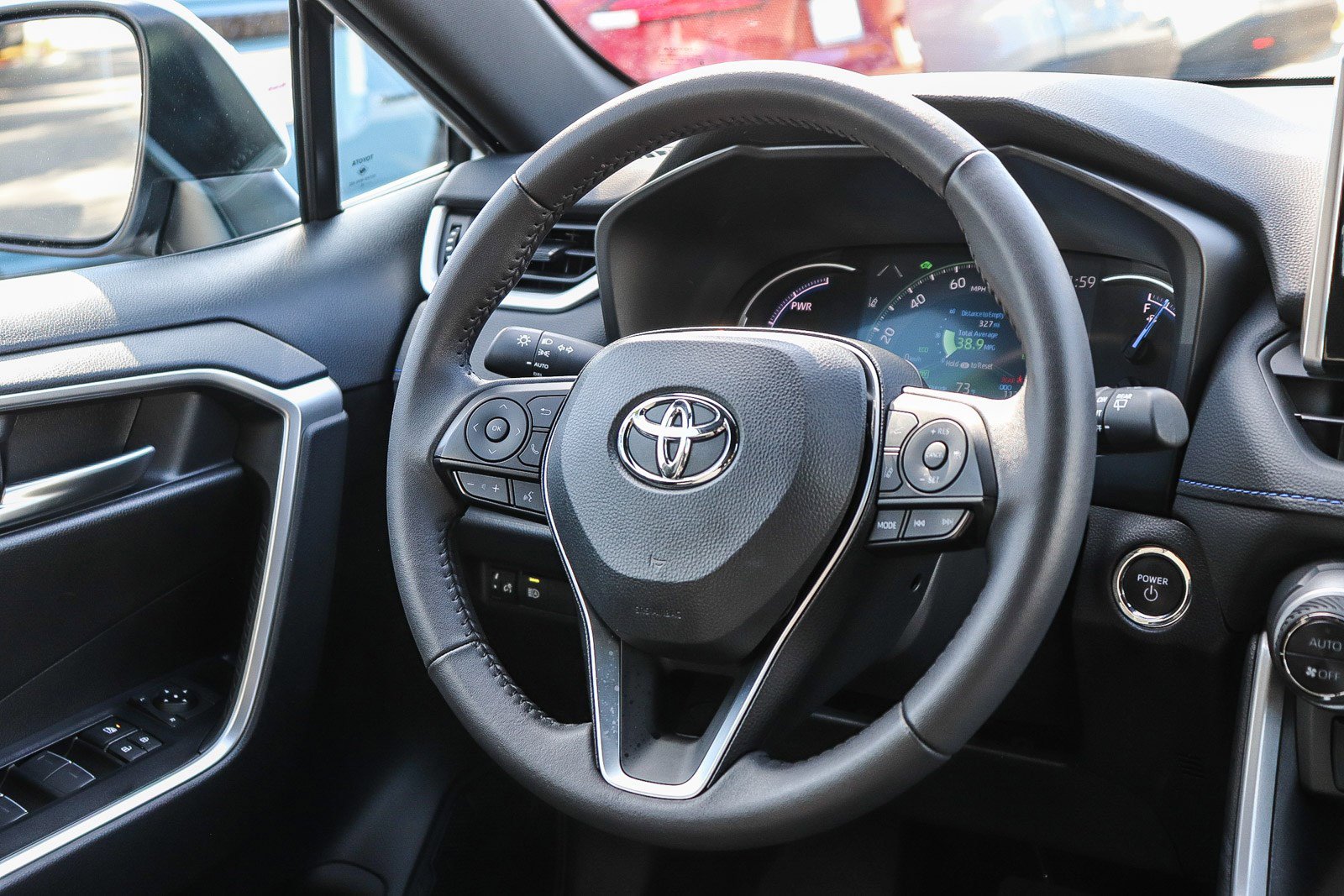 Used 2025 Toyota RAV4 SE image 17