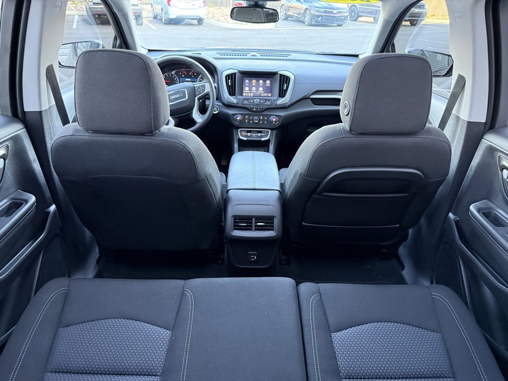 Used 2024 GMC Terrain SLE w/ Driver Convenience Package image 19