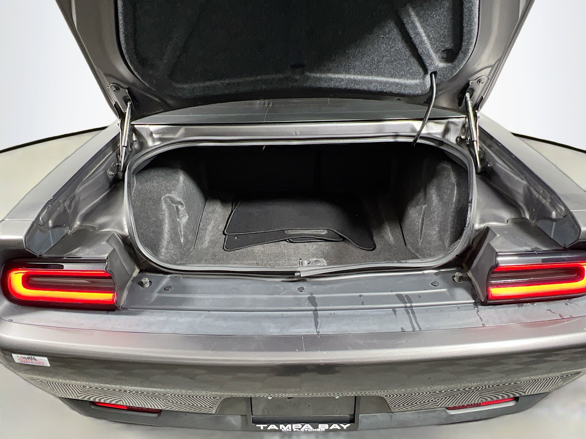 Used 2019 Dodge Challenger SXT image 33