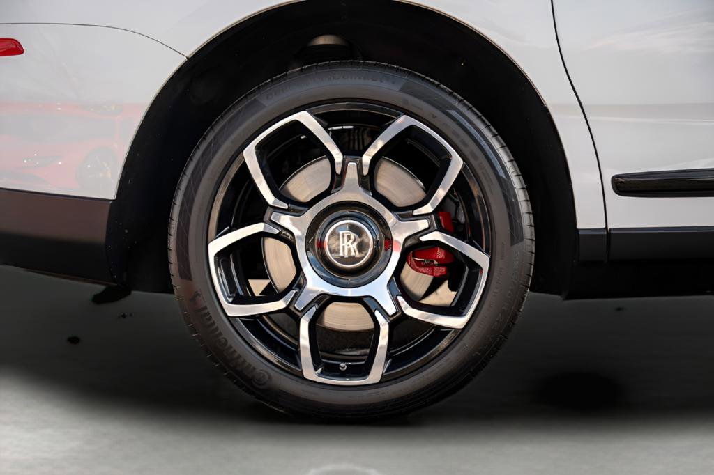 Used 2022 Rolls-Royce Cullinan Black Badge image 12