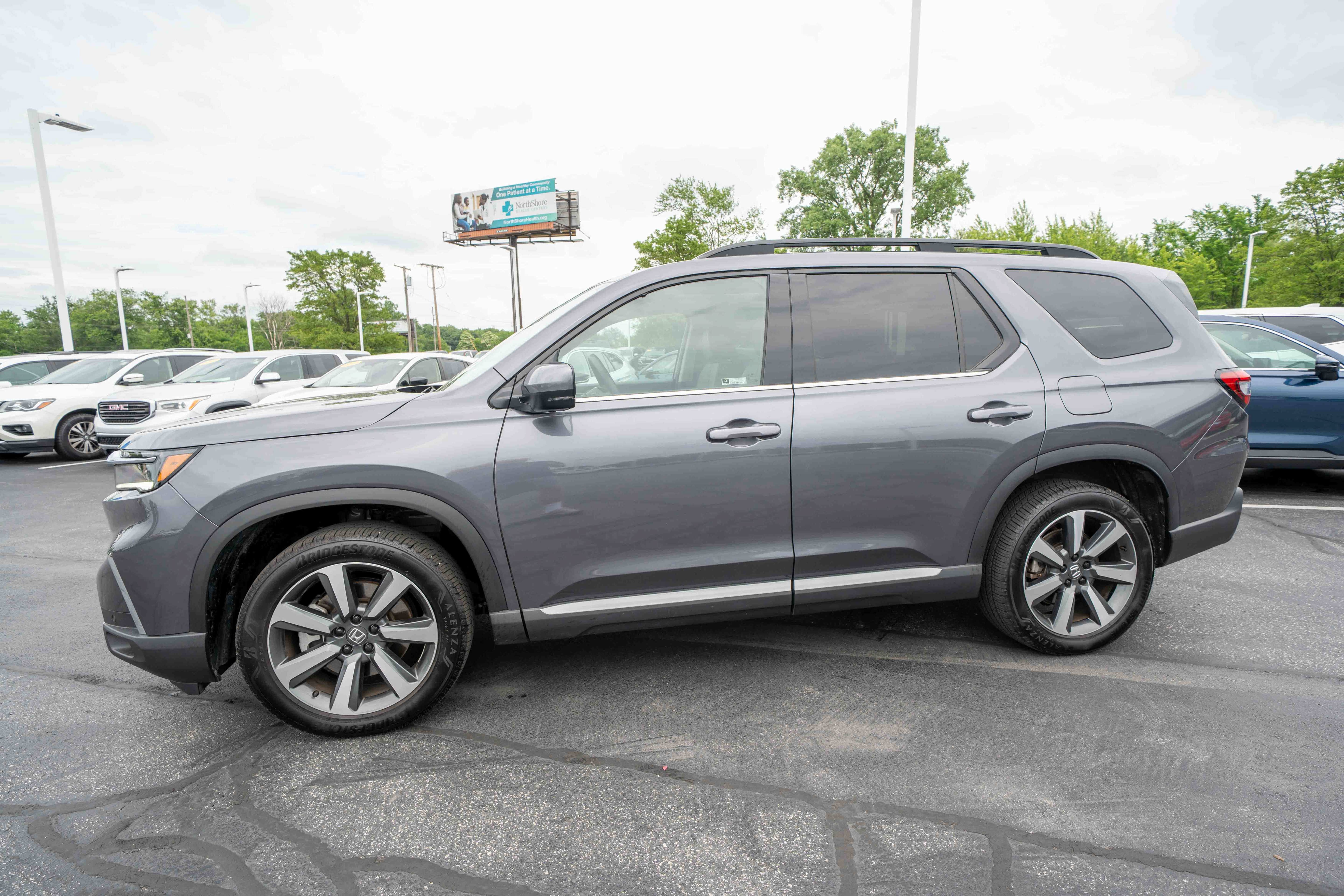 Used 2025 Honda Pilot Elite image 3