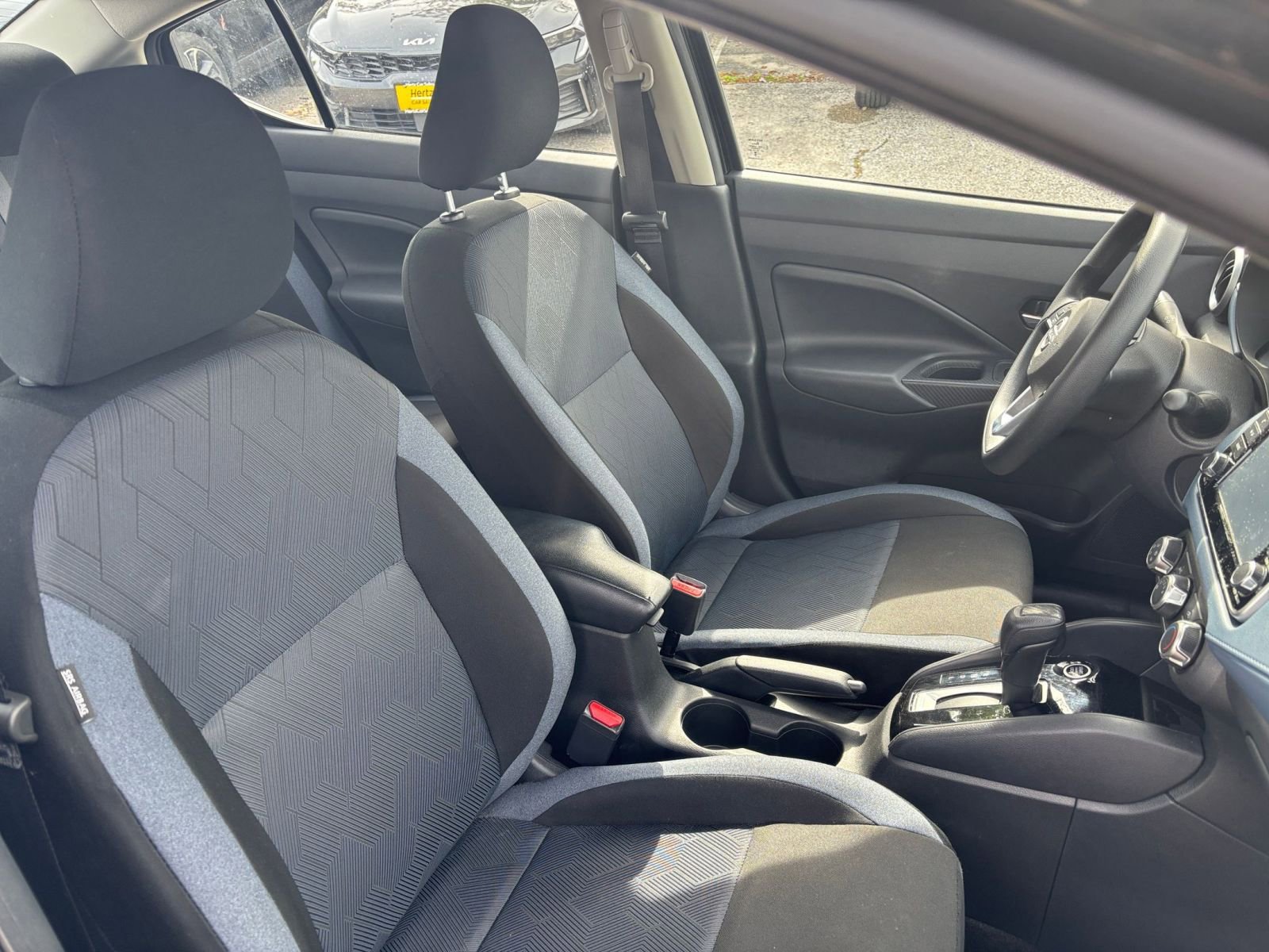 Used 2025 Nissan Versa SV FWD image 31