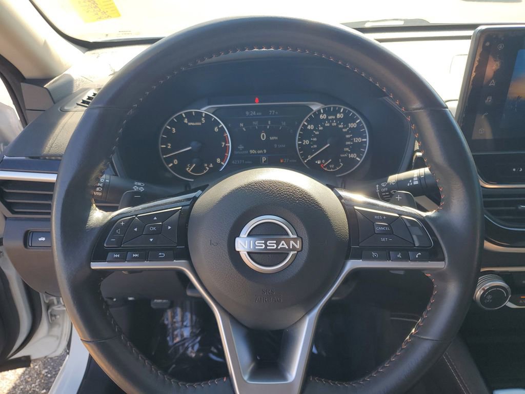 Used 2023 Nissan Altima 2.5 SR w/ SR Premium Package FWD image 11