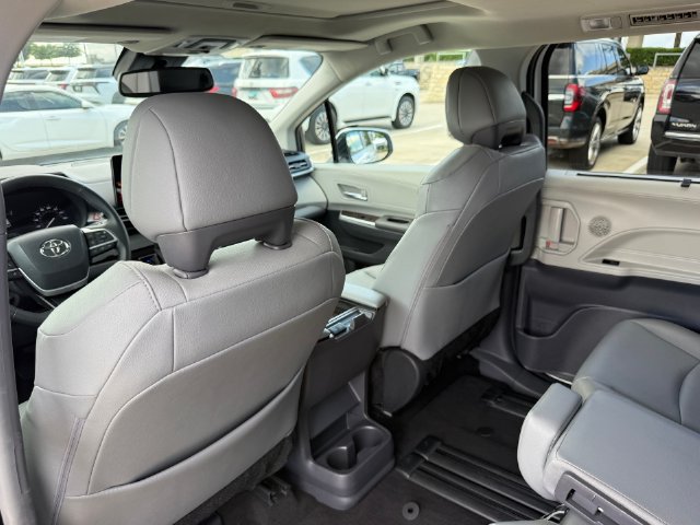 Used 2023 Toyota Sienna XLE FWD image 24