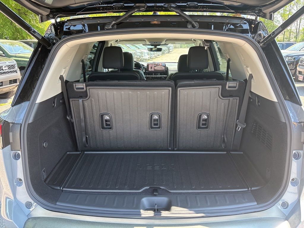 New 2026 Nissan Pathfinder Platinum image 17