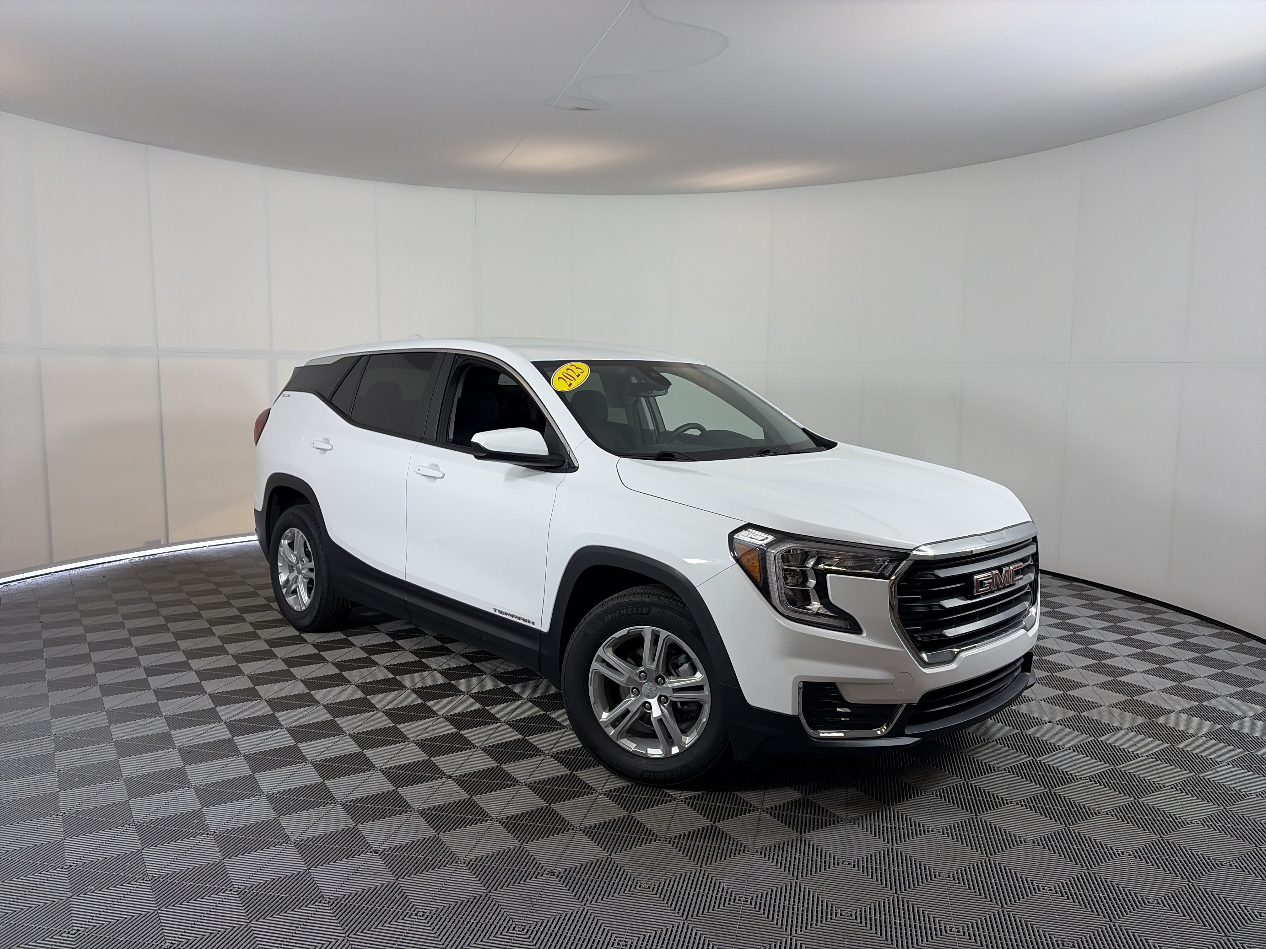 Used 2023 GMC Terrain SLE FWD image 24