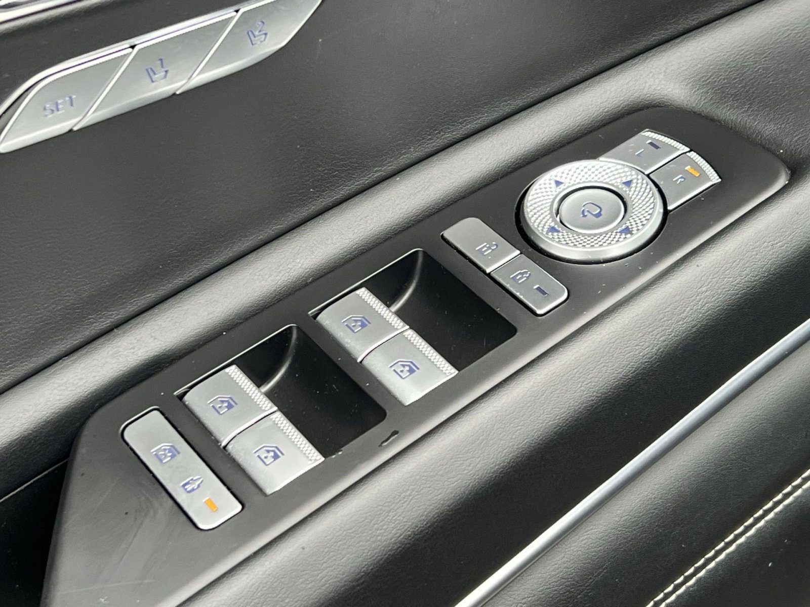 Used 2024 Genesis GV80 3.5T AWD/4WD image 13