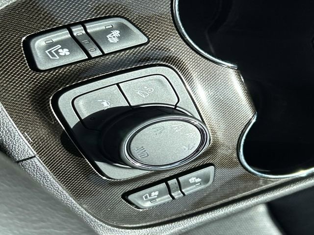 Used 2022 GMC Acadia AT4 w/ Preferred Package image 31