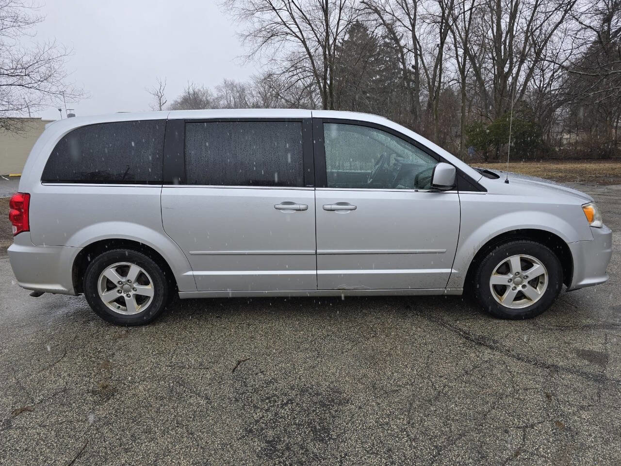 Used 2012 Dodge Grand Caravan Crew image 4