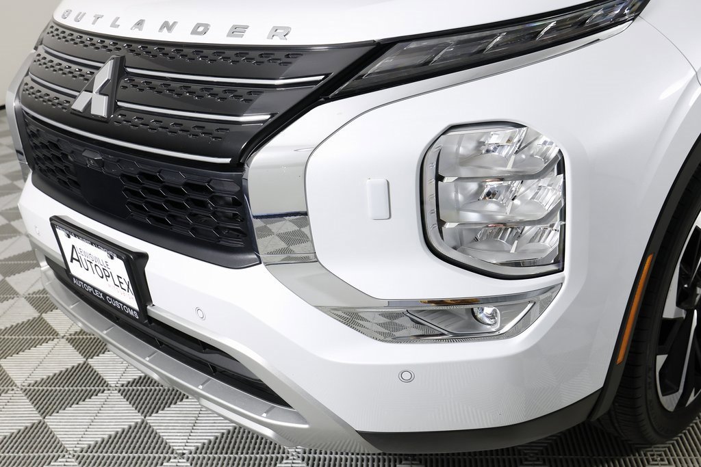 Used 2023 Mitsubishi Outlander SE image 40