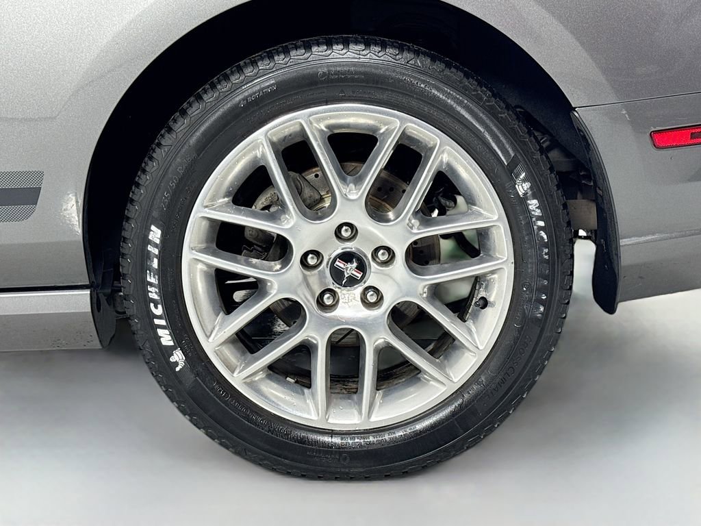Used 2013 Ford Mustang Premium image 9