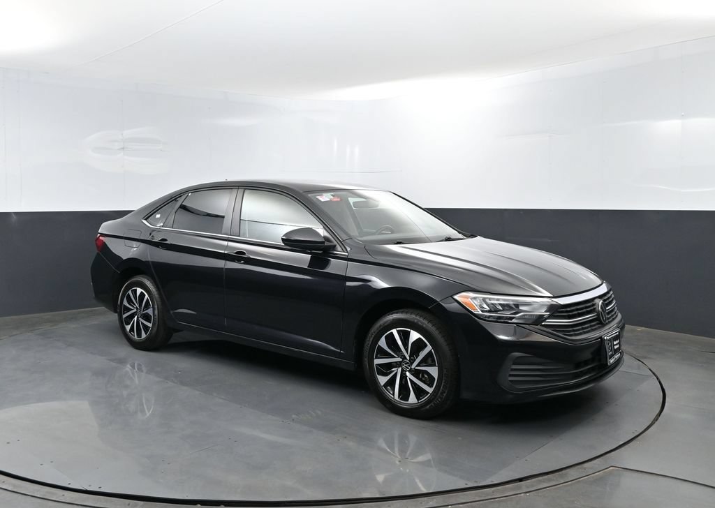 Used 2024 Volkswagen Jetta S FWD image 3