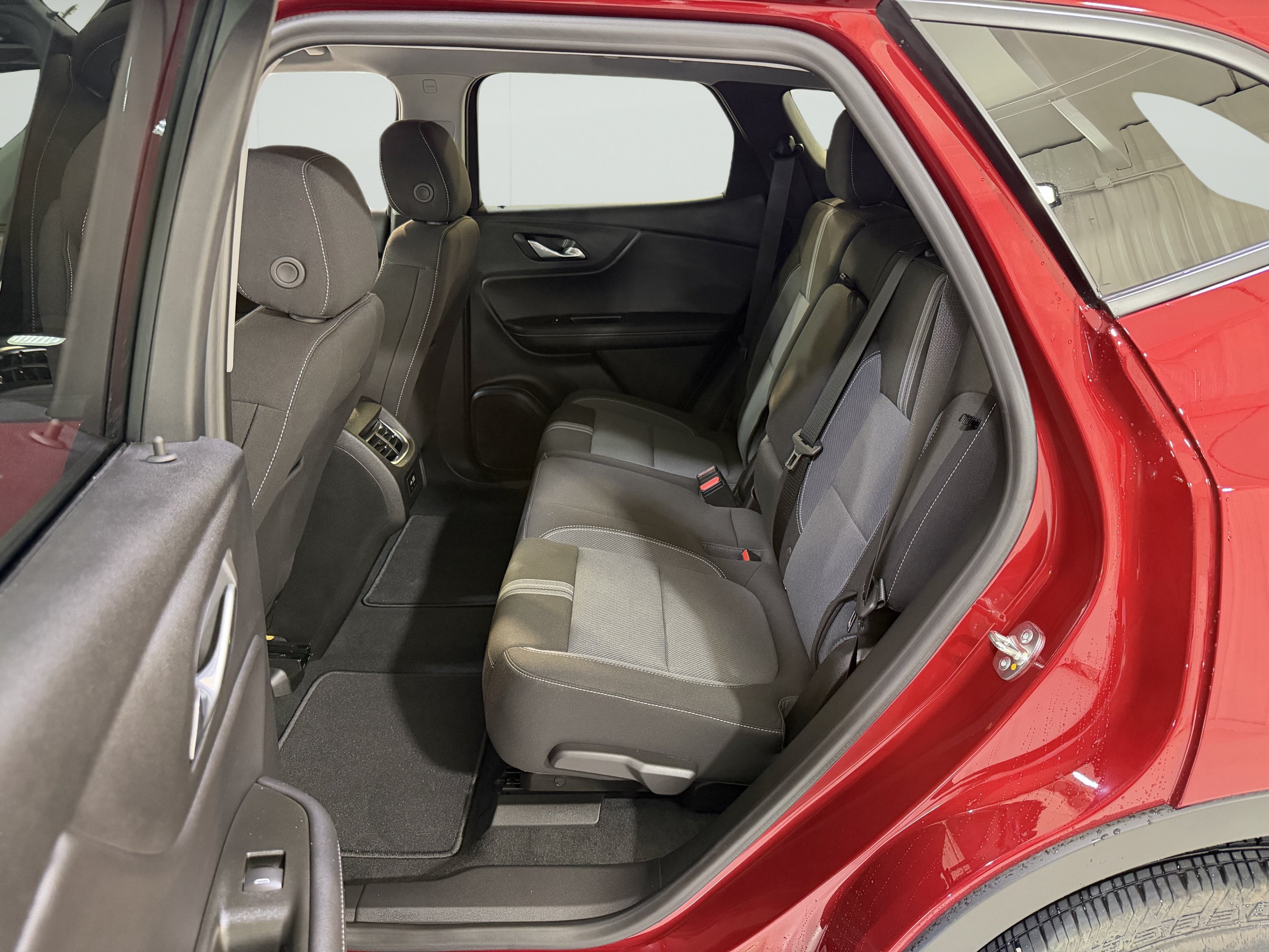 Used 2026 Chevrolet Blazer LT w/ Convenience Package FWD image 11