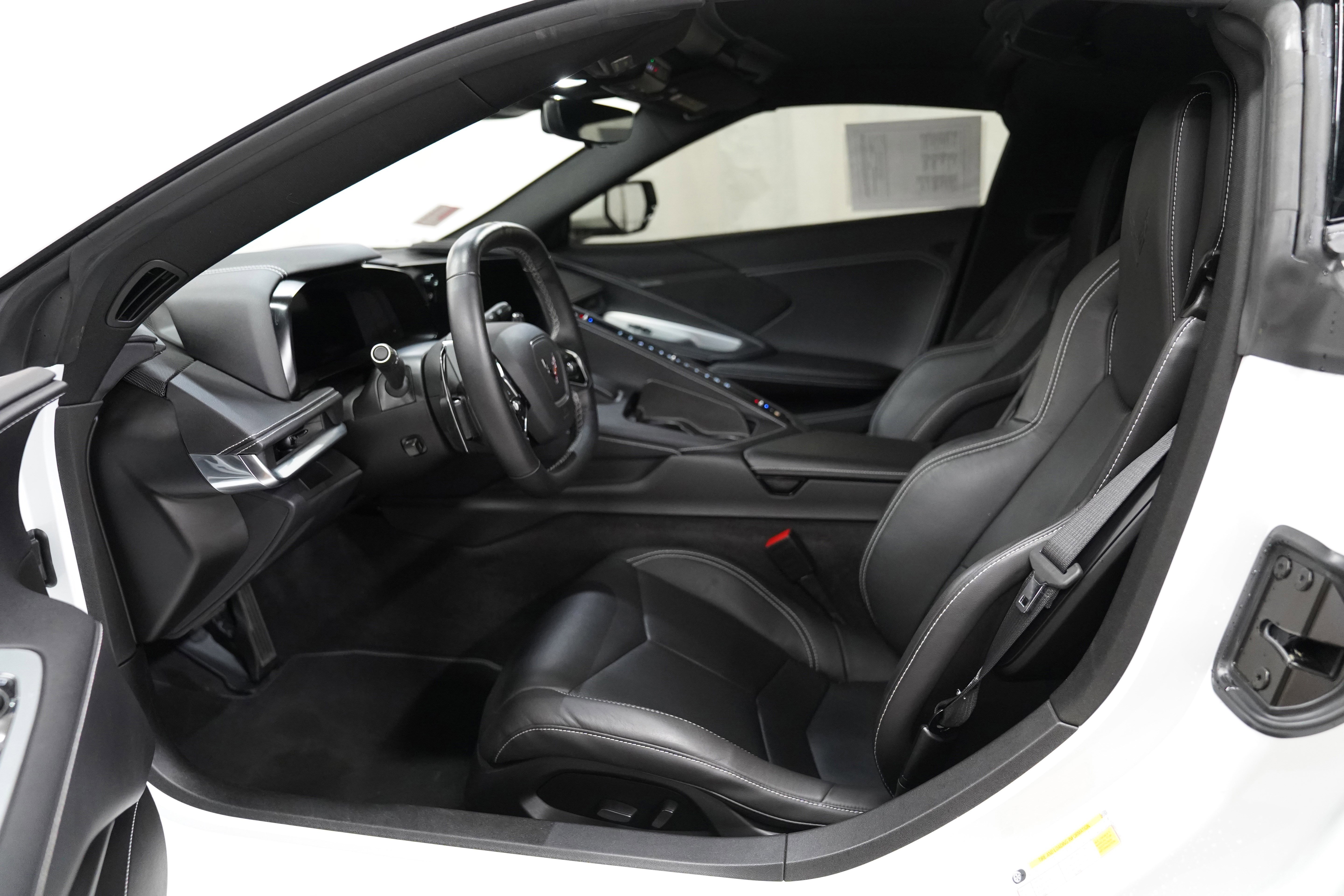 Used 2024 Chevrolet Corvette Stingray Coupe w/ 1LT RWD video 4