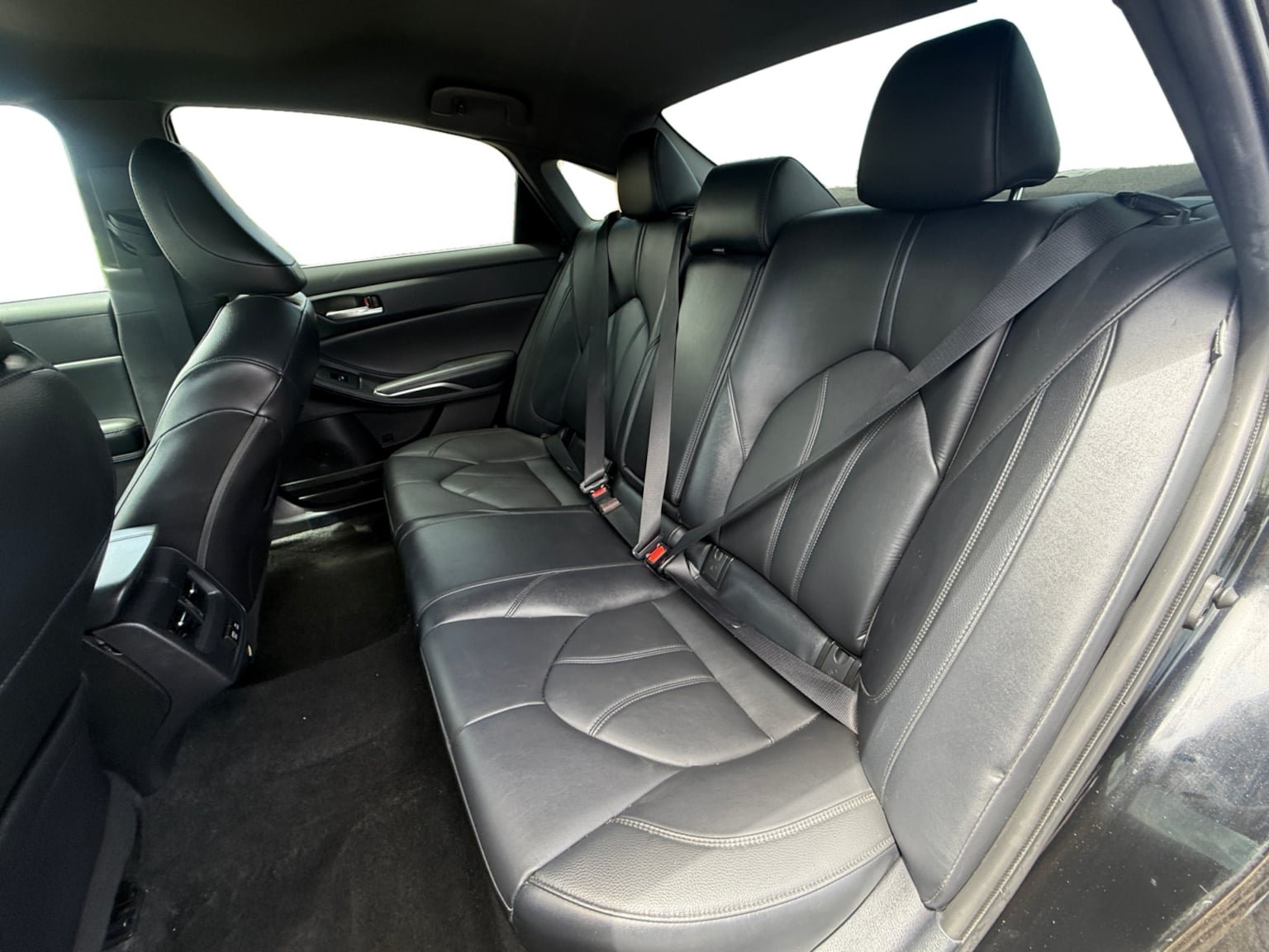 Used 2022 Toyota Avalon XLE FWD image 16