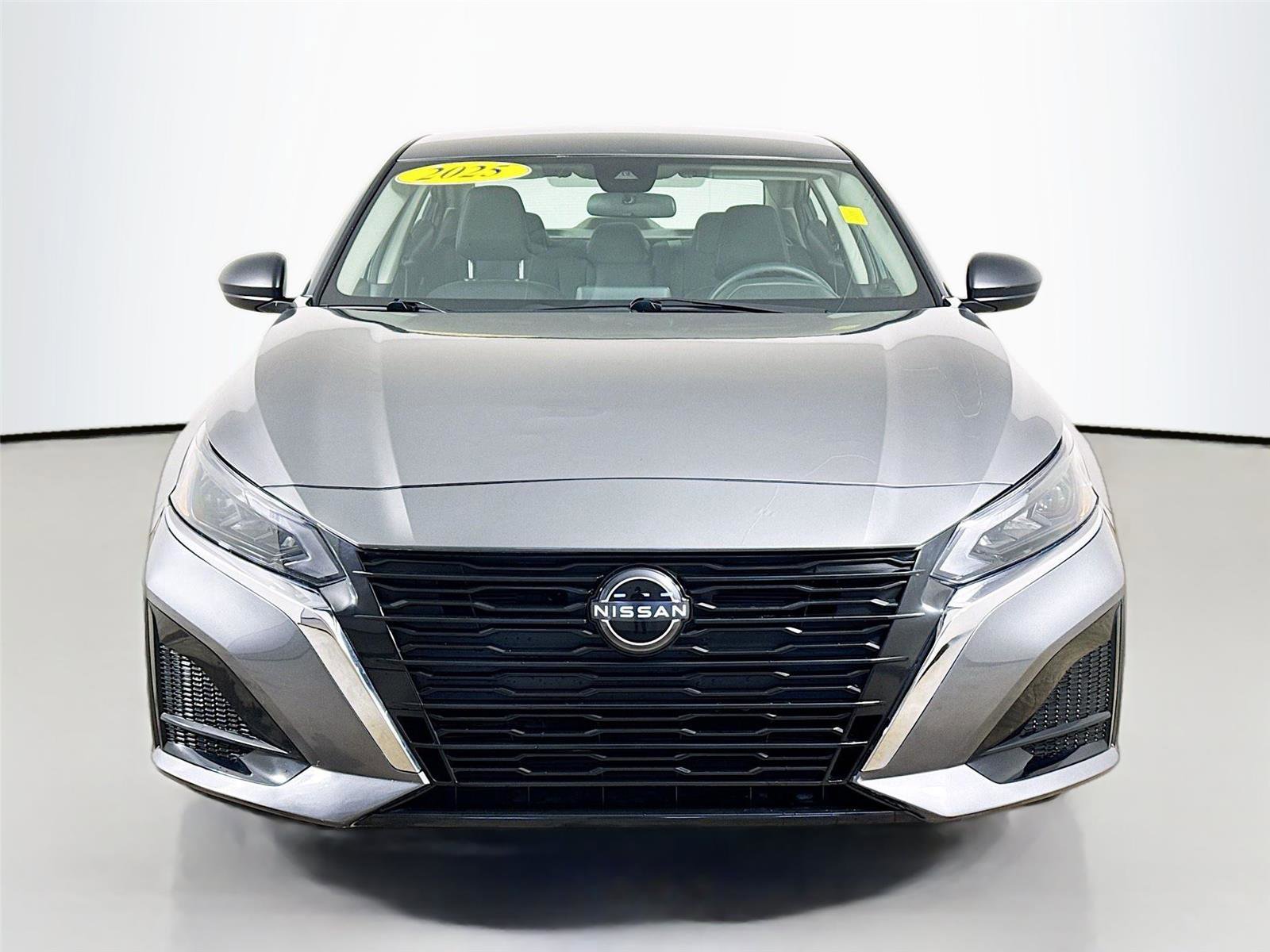 Used 2025 Nissan Altima 2.5 SV FWD image 3