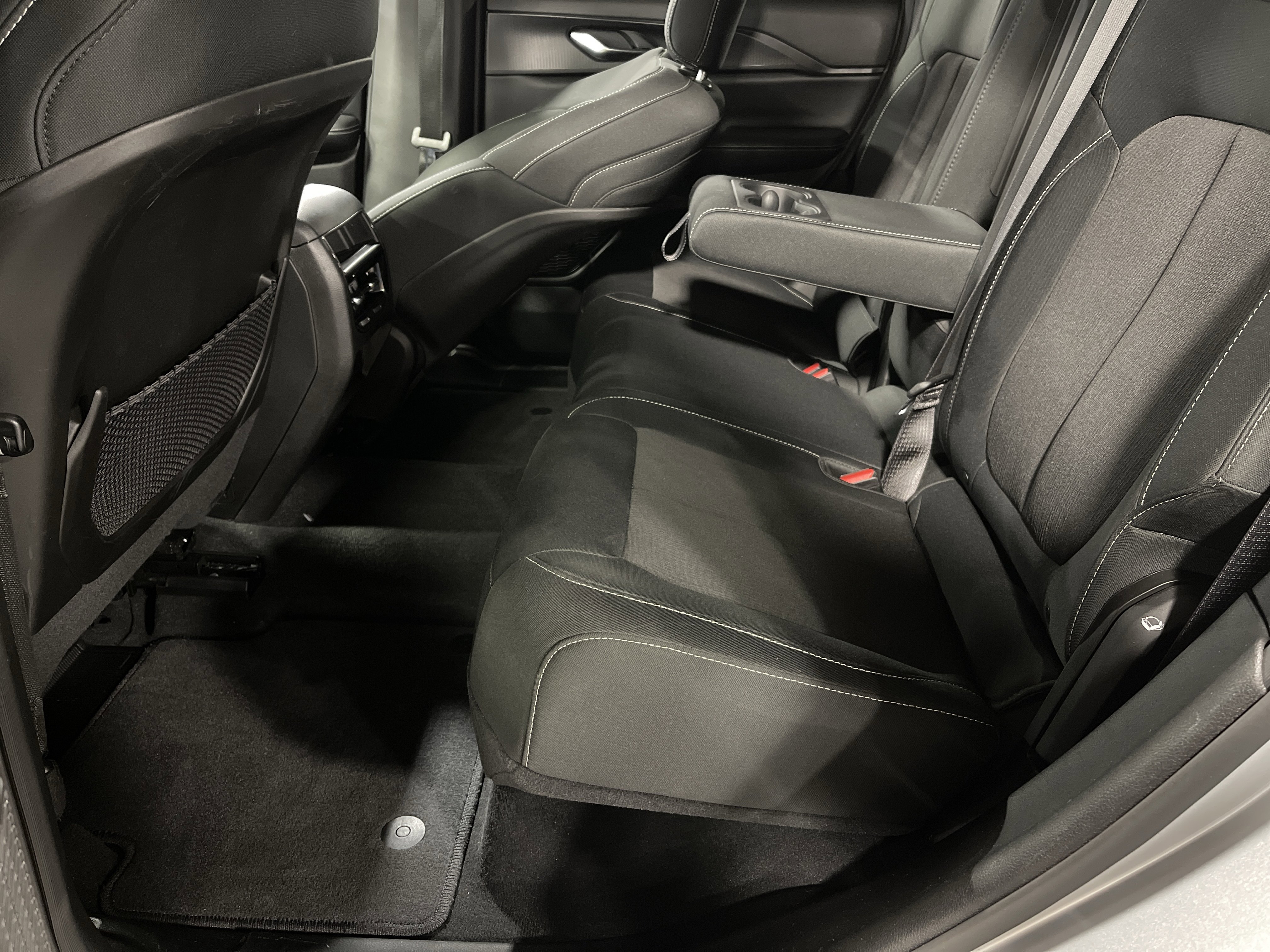 Used 2024 Jeep Grand Cherokee Laredo image 11