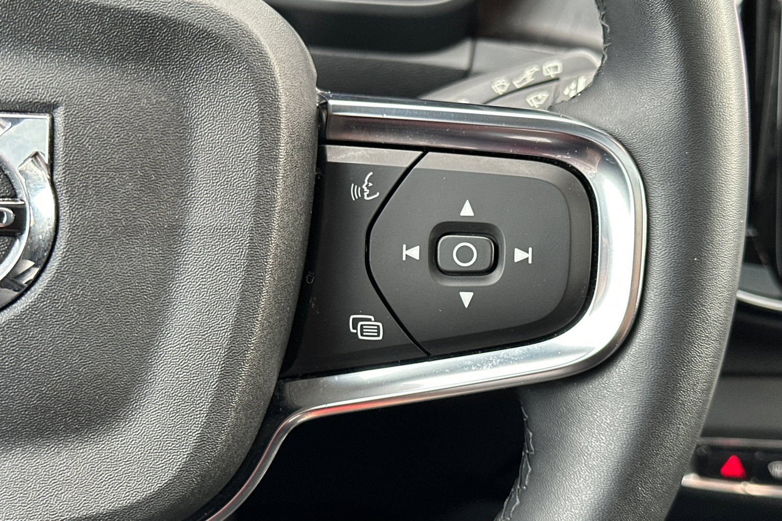 Used 2023 Volvo XC40 Recharge Plus image 27