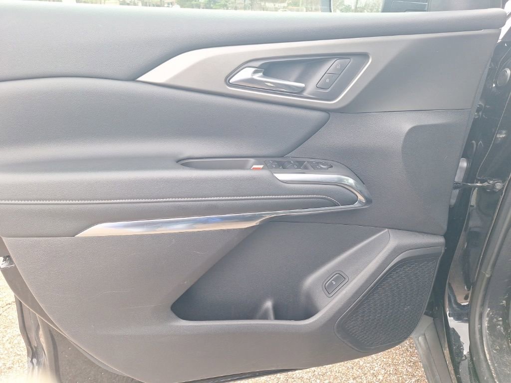 Used 2025 Chevrolet Traverse LT image 34