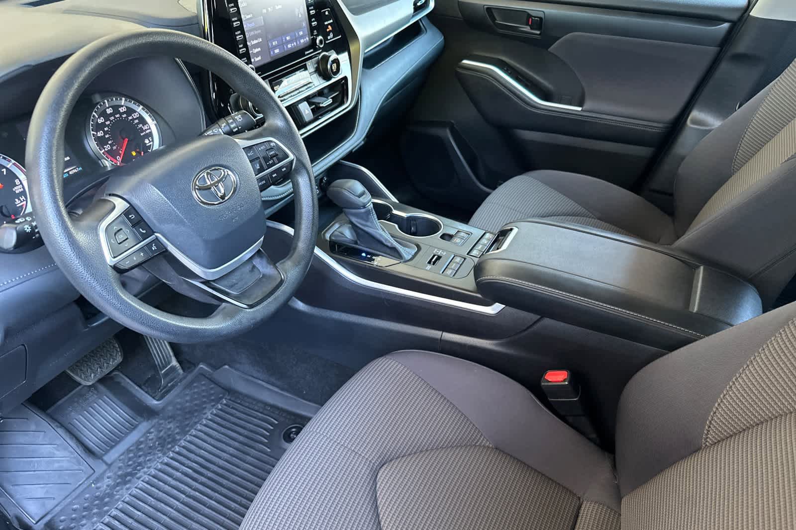 Used 2022 Toyota Highlander L AWD/4WD image 11
