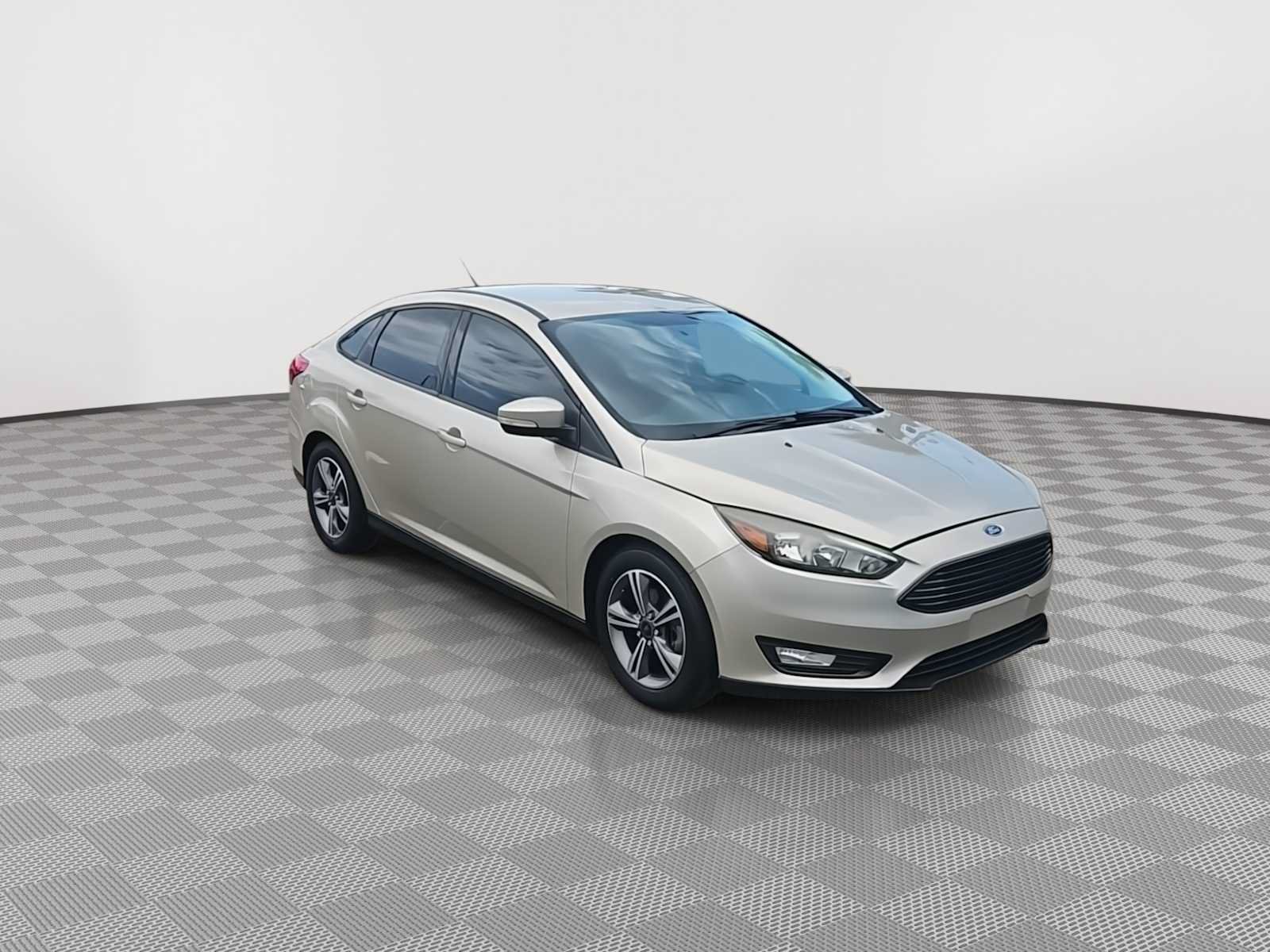 Used 2017 Ford Focus SE FWD image 2